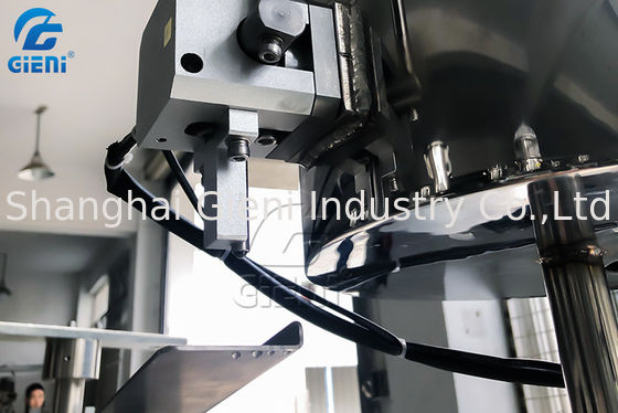 Χειρωνακτική χύνοντας μηχανή χειλικού βάλσαμου τύπων χεριών με τη δεξαμενή ανακατώματος θέρμανσης 20L