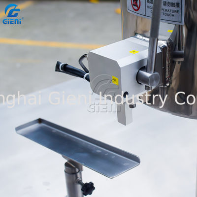 Χειρωνακτική χύνοντας μηχανή χειλικού βάλσαμου τύπων χεριών με τη δεξαμενή ανακατώματος θέρμανσης 20L