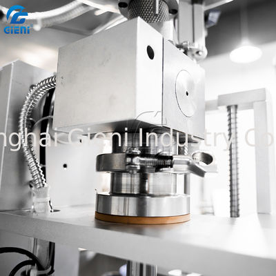 Η περιστροφική μηχανή πλήρωσης τύπων καλλυντική για Mascara το χείλι σχολιάζει το πολωνικό ίδρυμα καρφιών