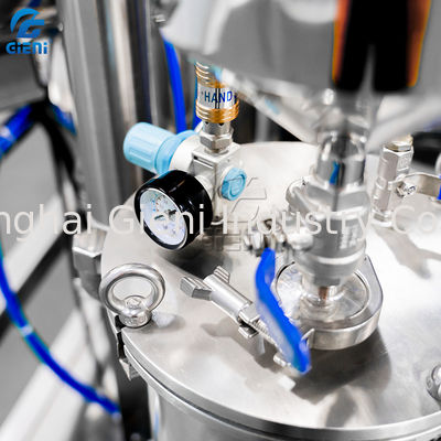 Καλλυντική μηχανή αναμικτών σκονών υψηλής ταχύτητας 50L με την ψεκάζοντας συσκευή πετρελαίου