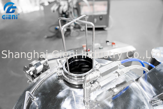 Καλλυντική μηχανή αναμικτών σκονών υψηλής ταχύτητας 50L με την ψεκάζοντας συσκευή πετρελαίου