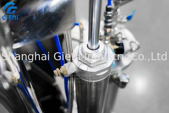 Καλλυντική μηχανή αναμικτών σκονών υψηλής ταχύτητας 50L με την ψεκάζοντας συσκευή πετρελαίου