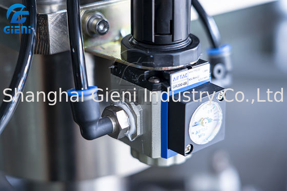 καλλυντική μηχανή πλήρωσης κρέμας 45pcs/Min 100ml Concealer με την ανύψωση ακροφυσίων