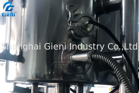 Το χέρι χύνει τη χύνοντας μηχανή χειλικού βάλσαμου ταμπλετών, μηχανή κατασκευής κραγιόν