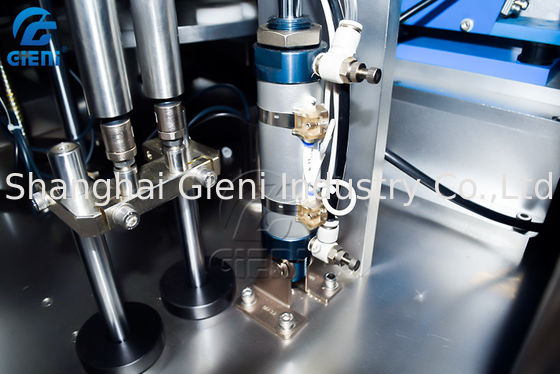 Το ημι αυτόματο περιστροφικό χείλι δεξαμενών 15L σχολιάζει τη μηχανή πλήρωσης